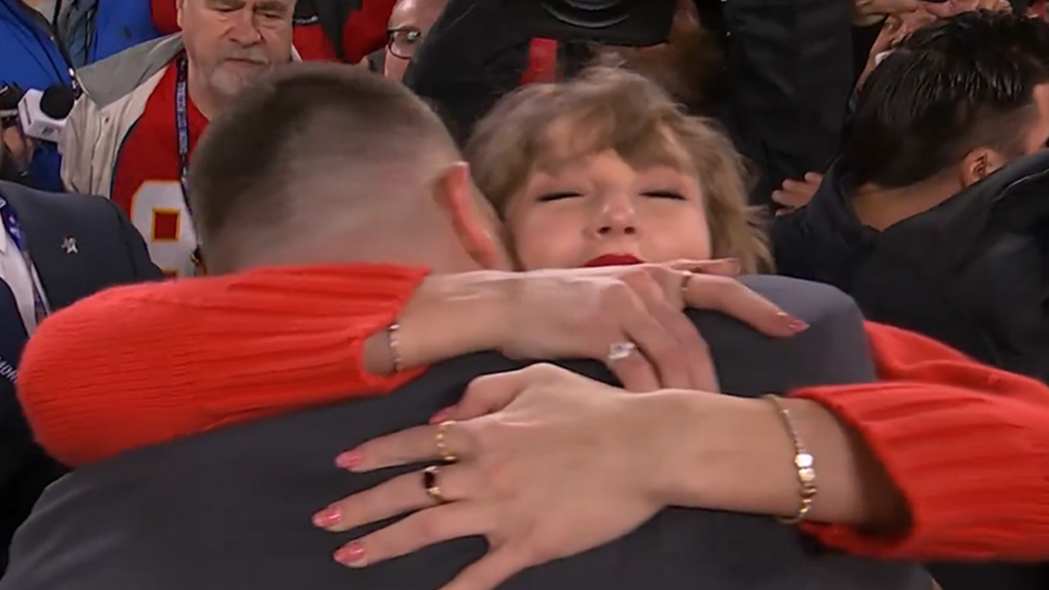 Taylor Swift Kisses Beau Travis Kelce After Chiefs Secure Super Bowl Berth