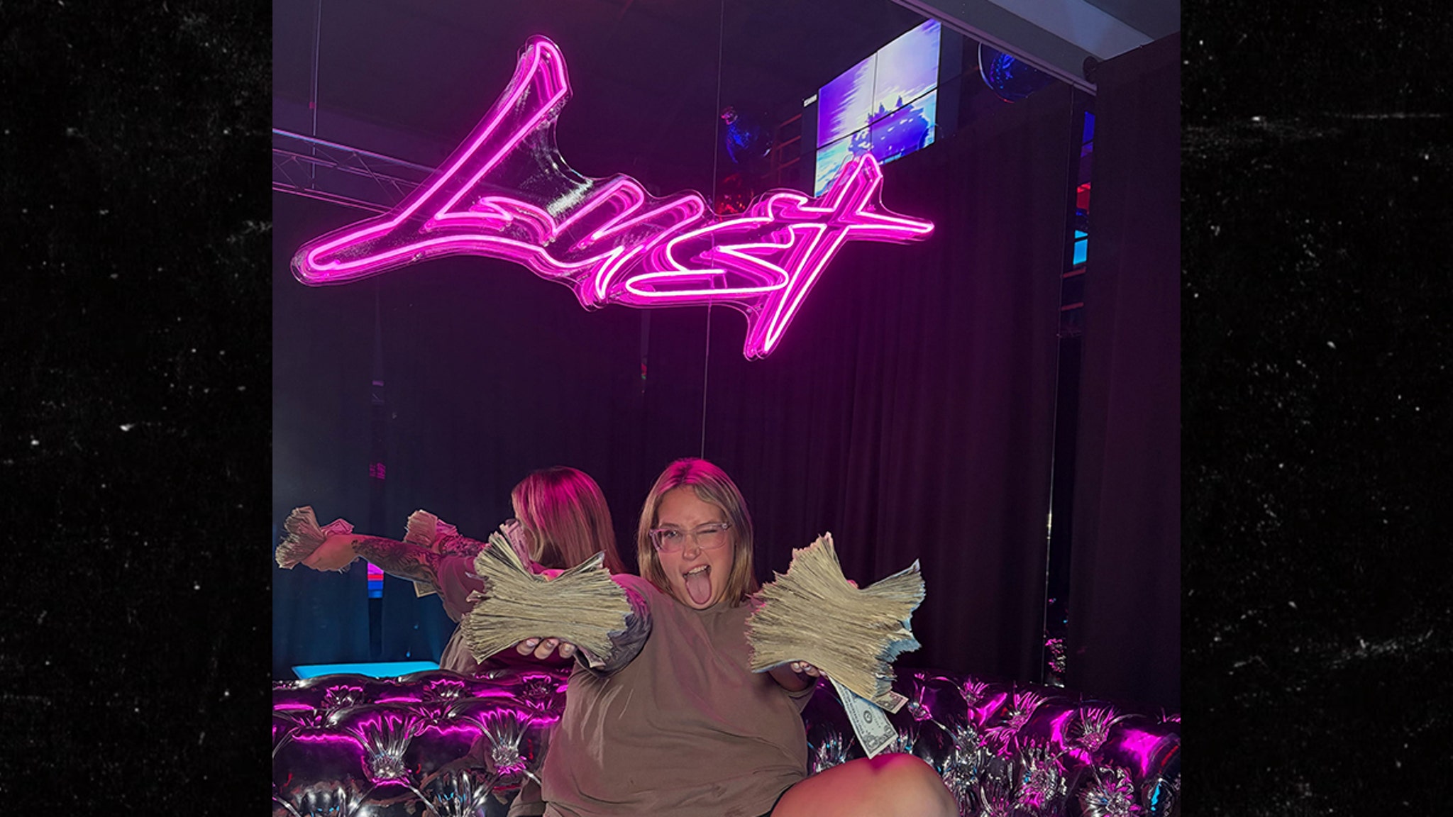 Mama June's Daughter Pumpkin Flashes Cash After Big Strip Club Weekend