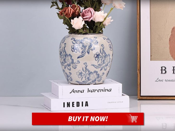 Chinoiserie-Decor-Blue-and-White-Floral-Vase-MAIN