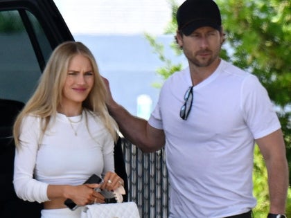 1229-Glen-Powell-Michelle-Randolph-PRIMARY