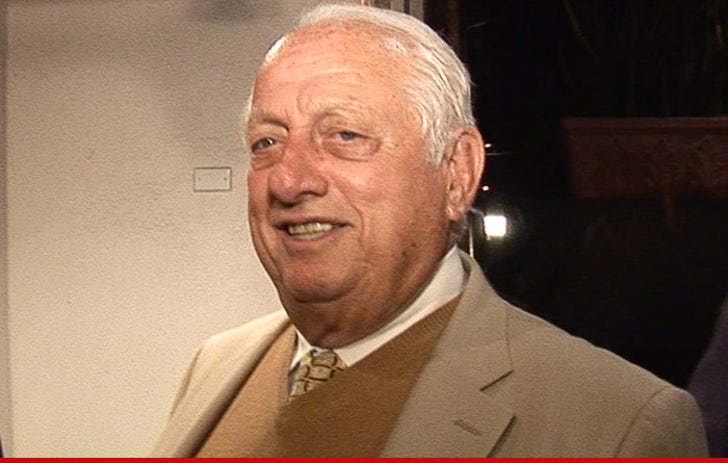 Tommy Lasorda Crash -- Judge Blasts Accuser You're Outta Here :: 0905-tommy-lasorda-tmz-3