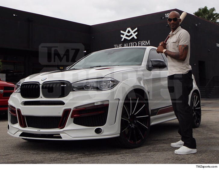 MLB Star Alexei Ramirez -- New Team New Swag Drops :: 0115-main-alexei-ramirez-tmz-4