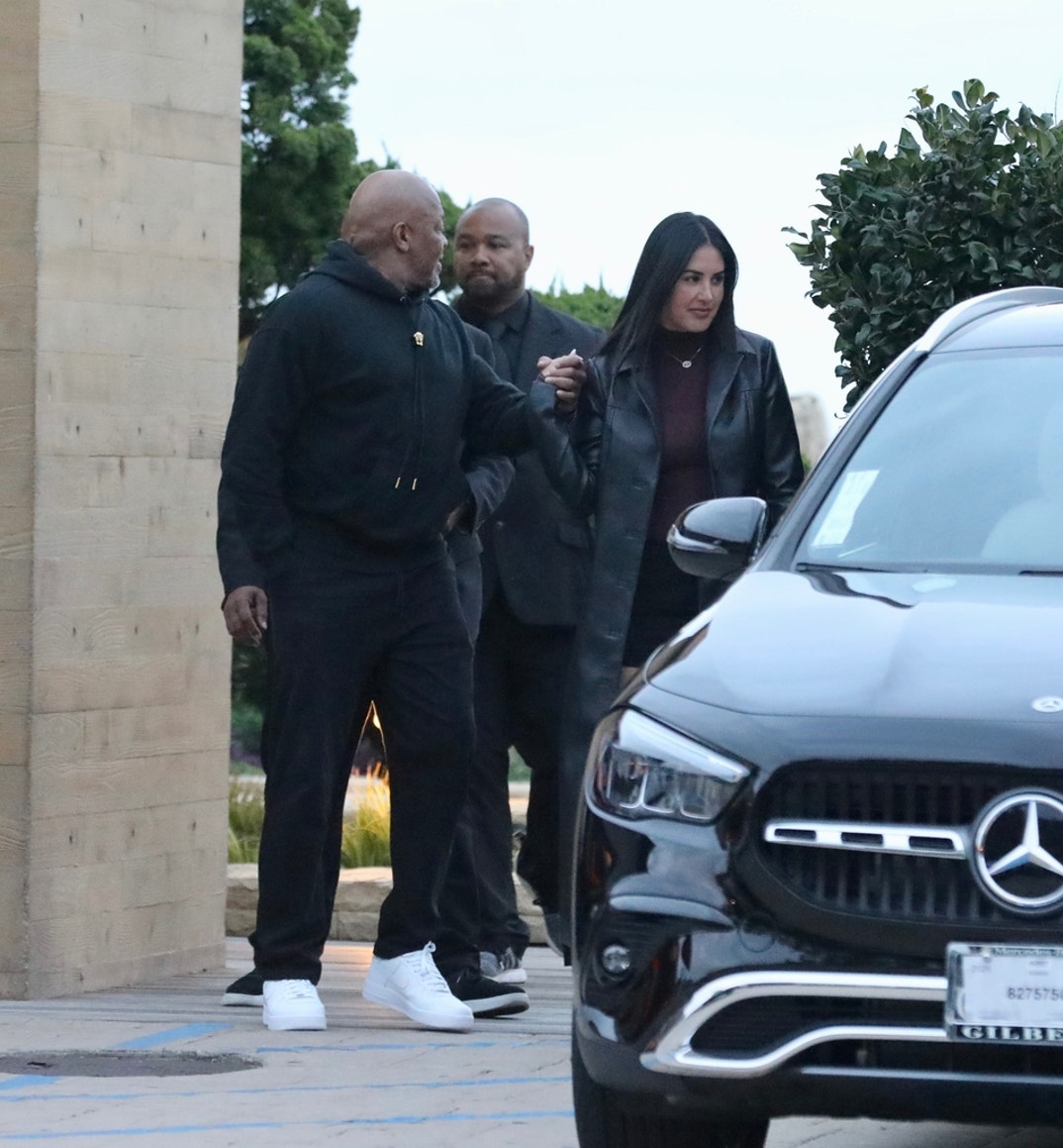 Dr Dre Michelle The Valley Holding Hands 6