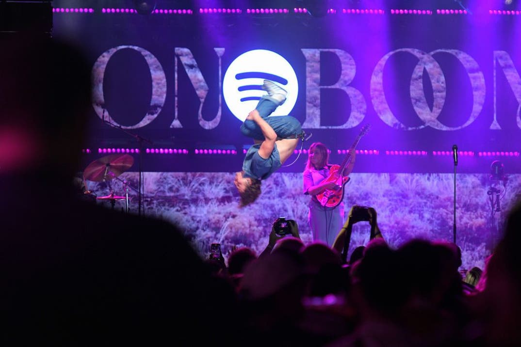 Benson Boone Flipping On Stage 0