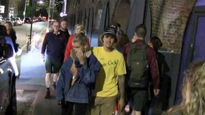 Justin Bieber & Hailey Baldwin in NYC, Happy and Chatty with Everyone