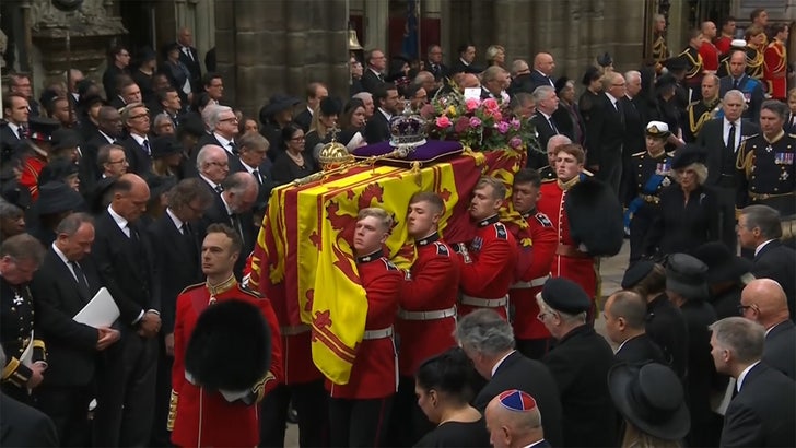 İngiltere'de Kraliçe Elizabeth'in Cenaze Töreni Devam Ediyor