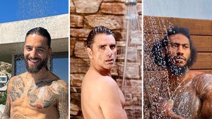 Dudes In The Shower ... Hollywood Drenched In Steamy Selfies!
