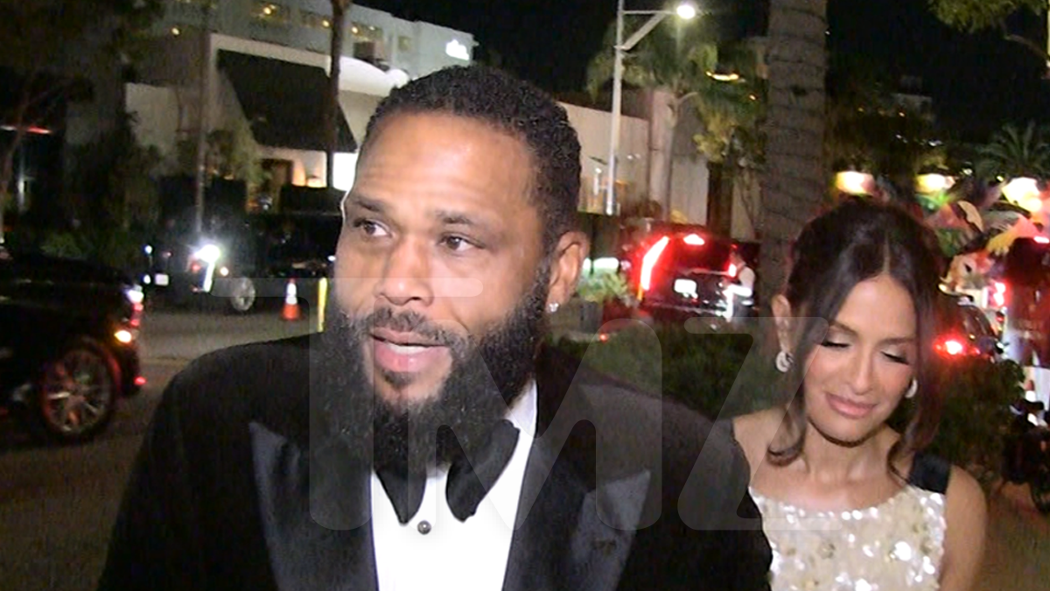 Anthony Anderson & Rocsi Diaz Fuel Dating Rumors After Golden Globes Anthony Anderson & Rocsi Diaz Fuel Dating Rumors After Golden Globes