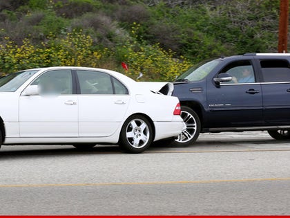 0212_bruce_jenner_crash_splash