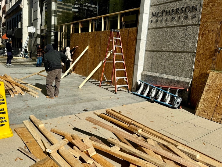 Washington DC Businesses Boarding Up Windows Doors Election Day photos 0007