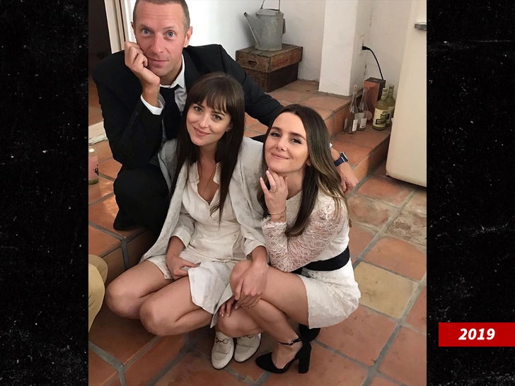Dakota-Johnson-Chris-Martin-G-1