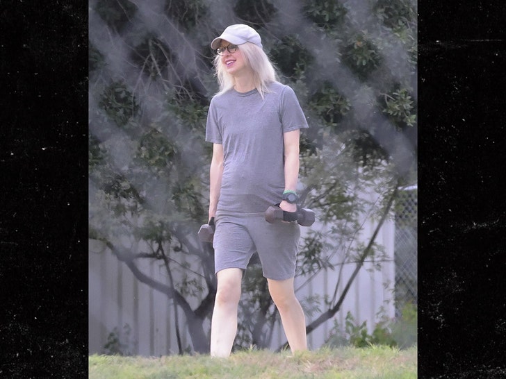 Elizabeth-Holmes-backjgrid-2