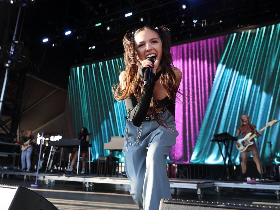 1116-Olivia-Rodrigo’s-Performance-Photos0010