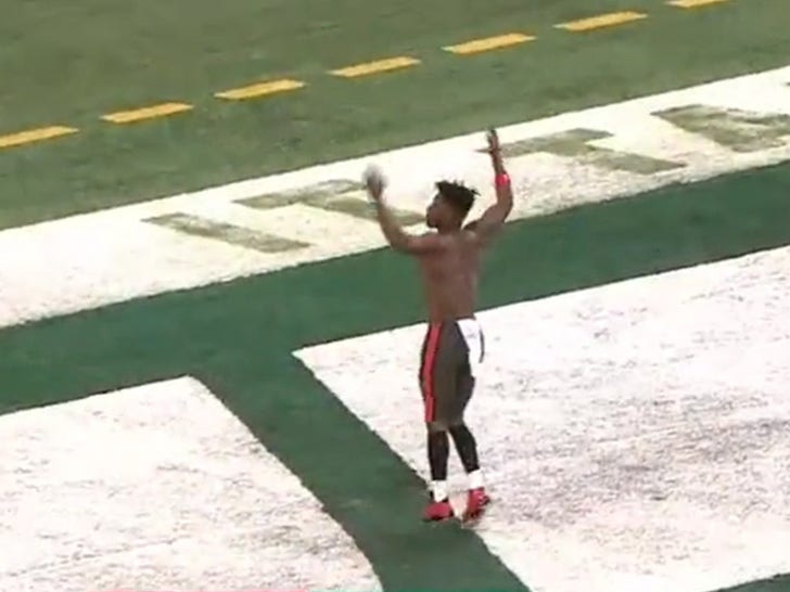 Antonio Brown 'no longer a Buc' after bizarre, shirtless exit