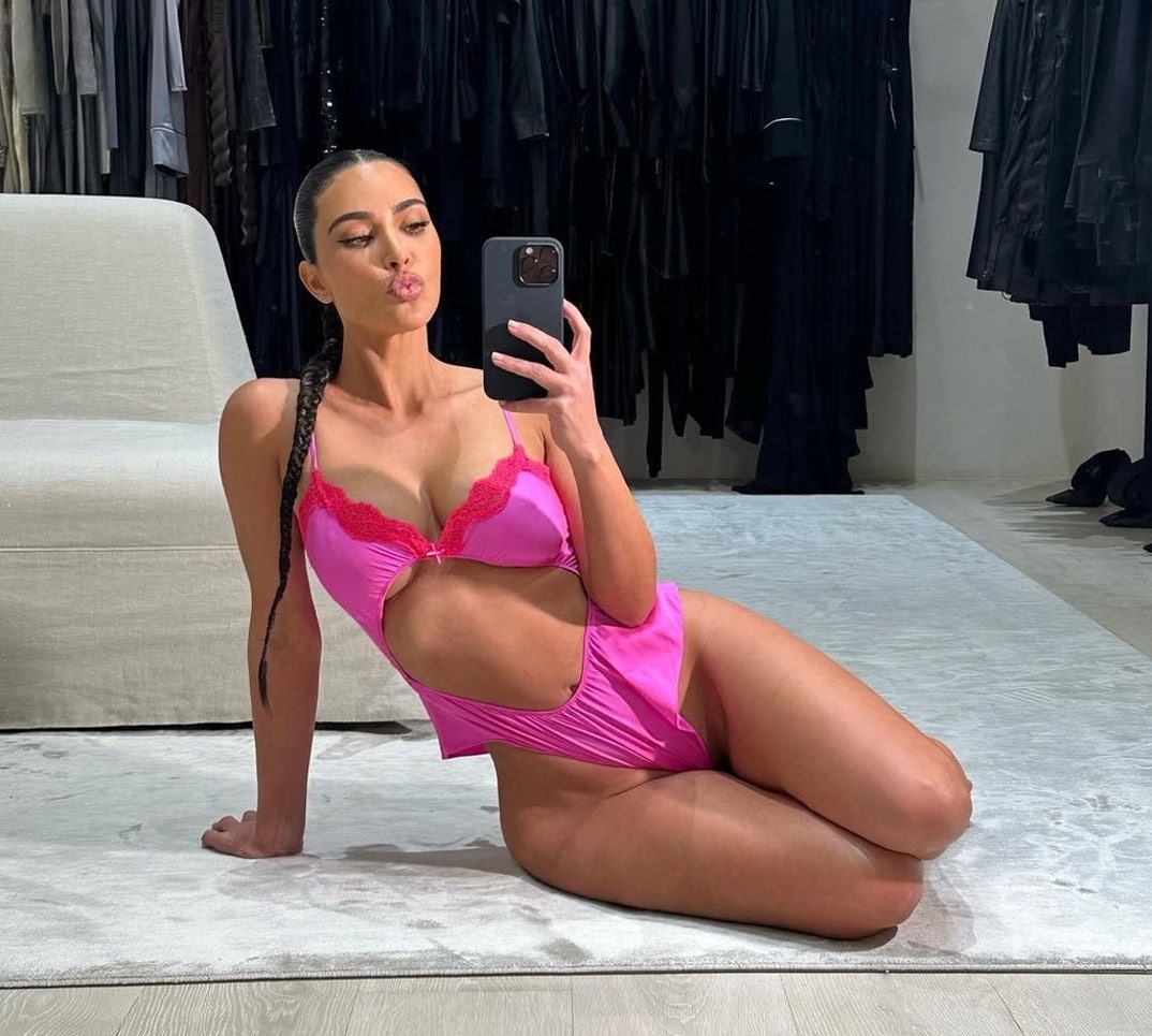 1212  Kim Kardashian Hot Shots 12