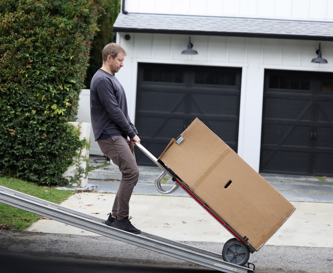 Ariana Madix Valley Village Moving 6