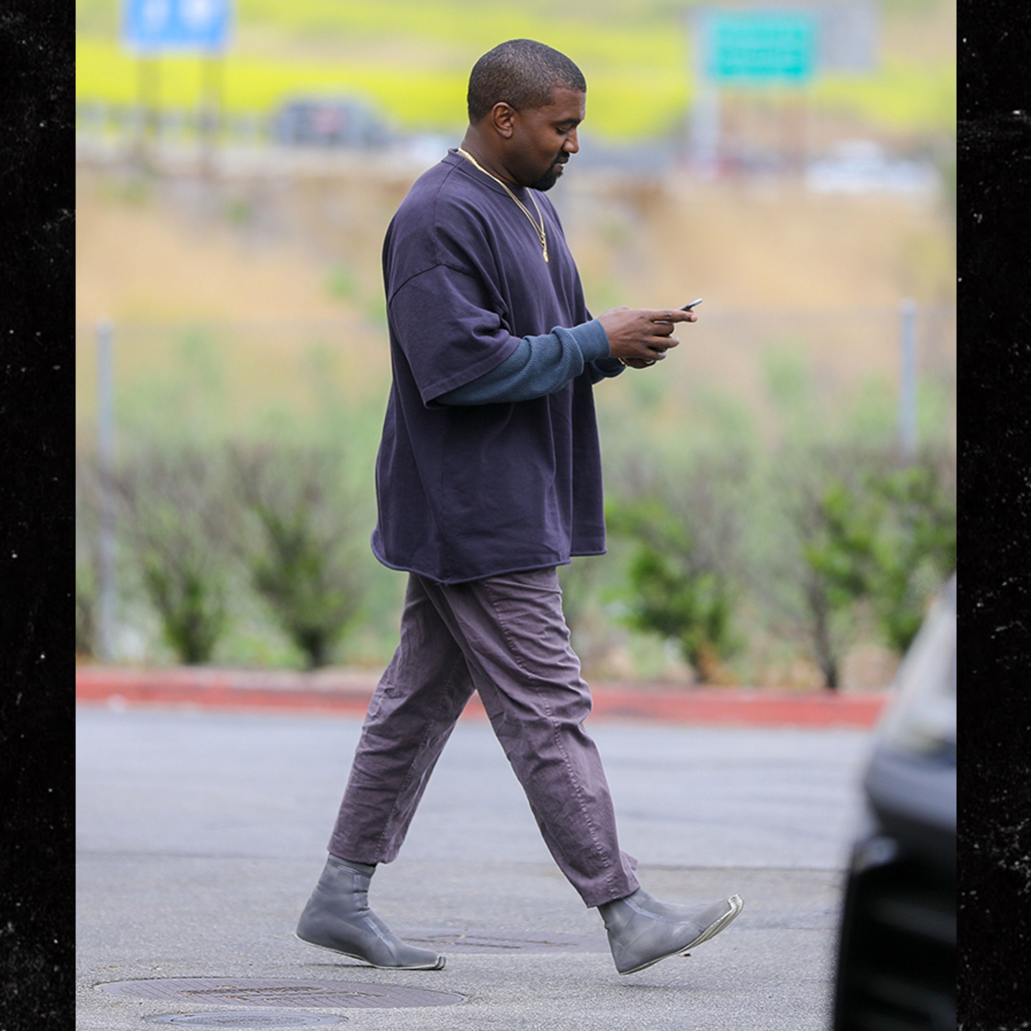 Herske Fødested det er alt Kanye West's New Shoes Not Too Sole-ful