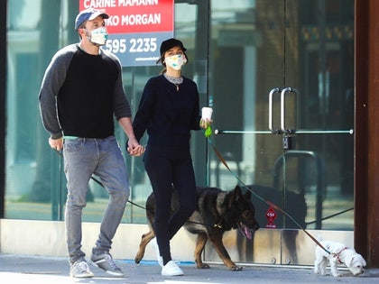 0410 ben afleck and ana walking dogs backgrid