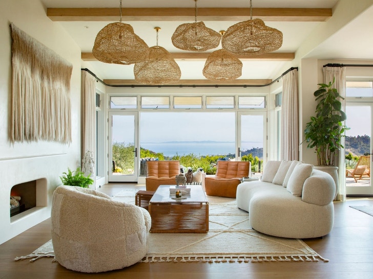 Christopher Lloyd Selling SB Retreat 18
