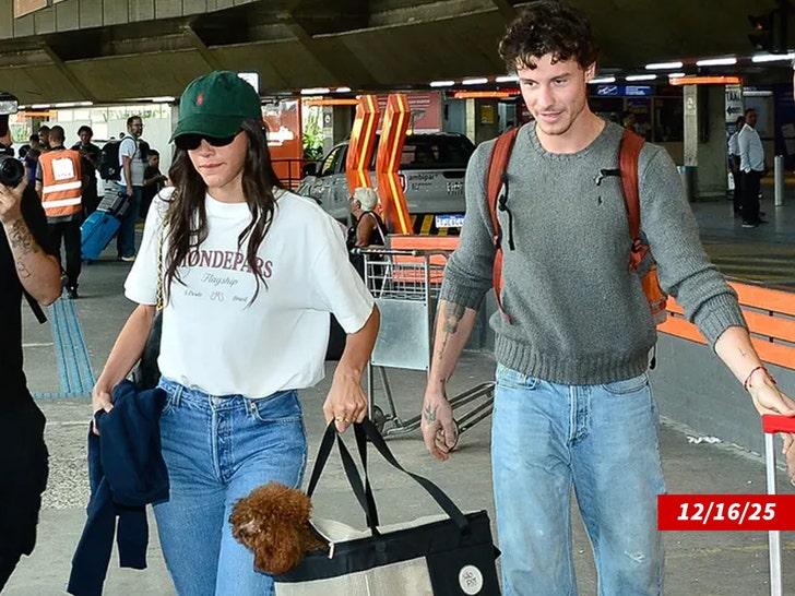 Shawn Mendes making out with Bruna in ocean splash