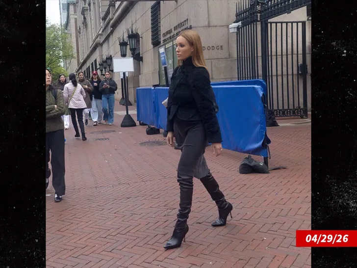 bianca censori at columbia u ls 1