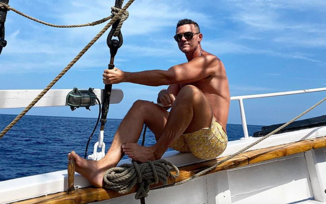 luke-evans-shirtless-hot-photos11