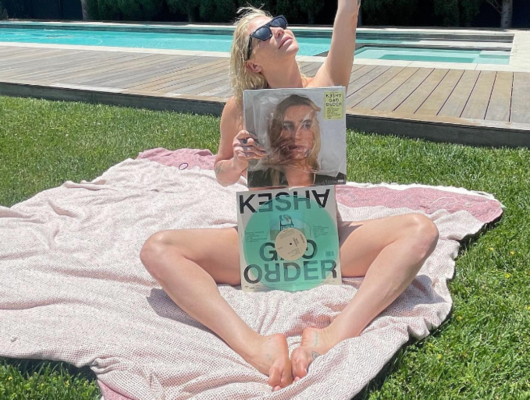 KESHA Hot Shots Photos 7