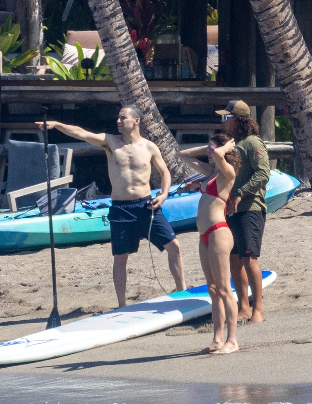 Margaret Qualley and Jack Antonoff Hawaii 9