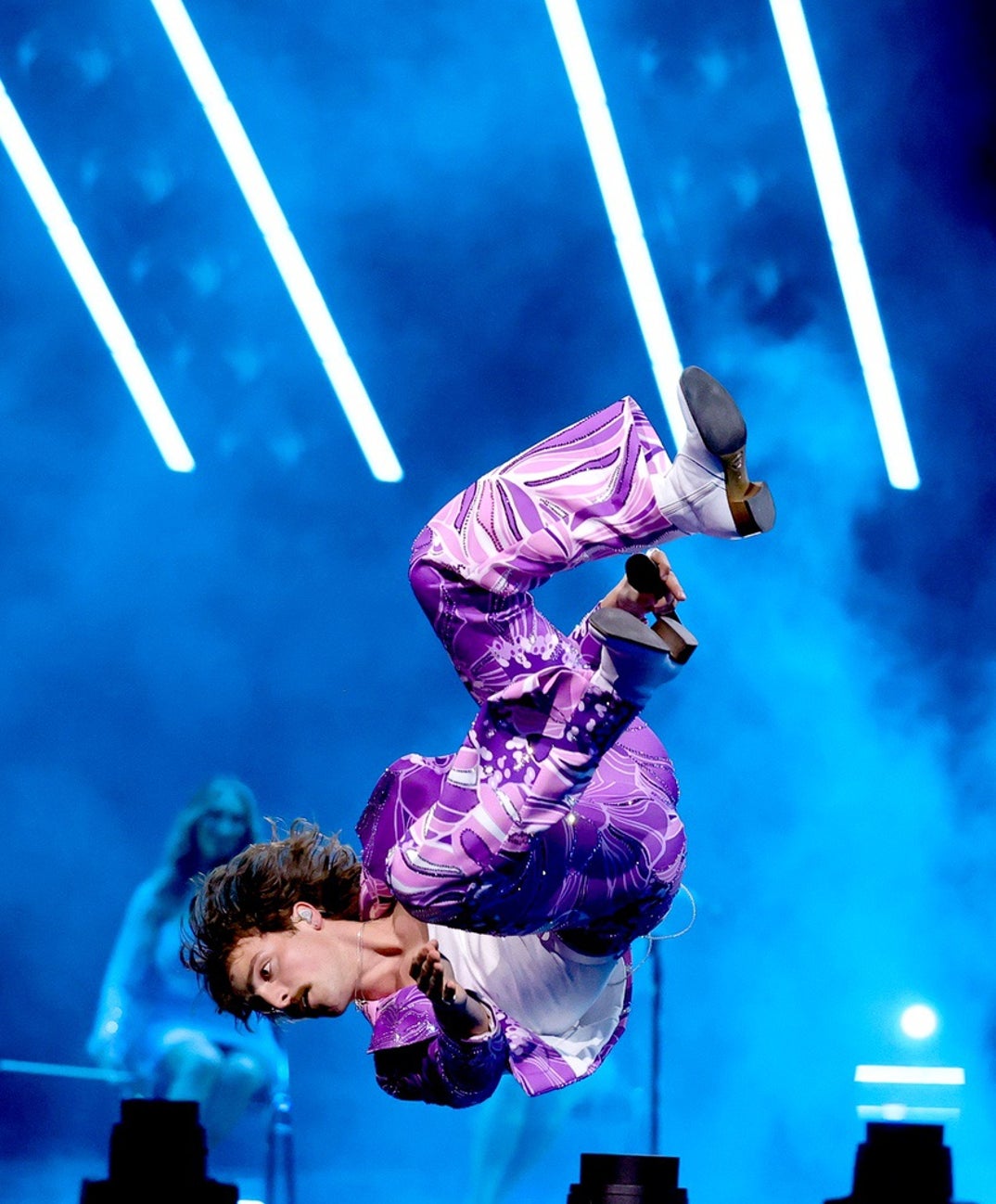 Benson Boone is known for his flips ... He brought full energy to “Mystical Magical,” rocking a bold purple suit before ending the set the only way he knows how: with his signature backflip!