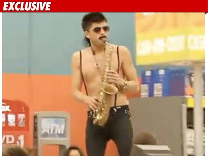 0418_sexy_sax_man_ex