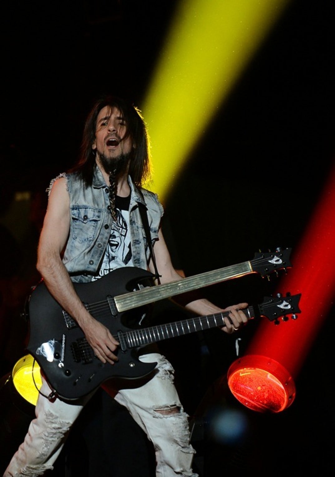 0401_gunsnroses_performance02