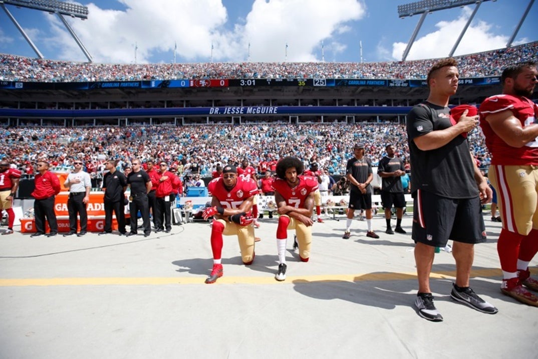 Colin_Kaepernick_knee_anthem08