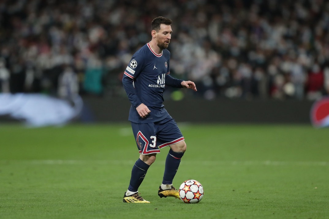 Lionel Messi On The Field Photos 11
