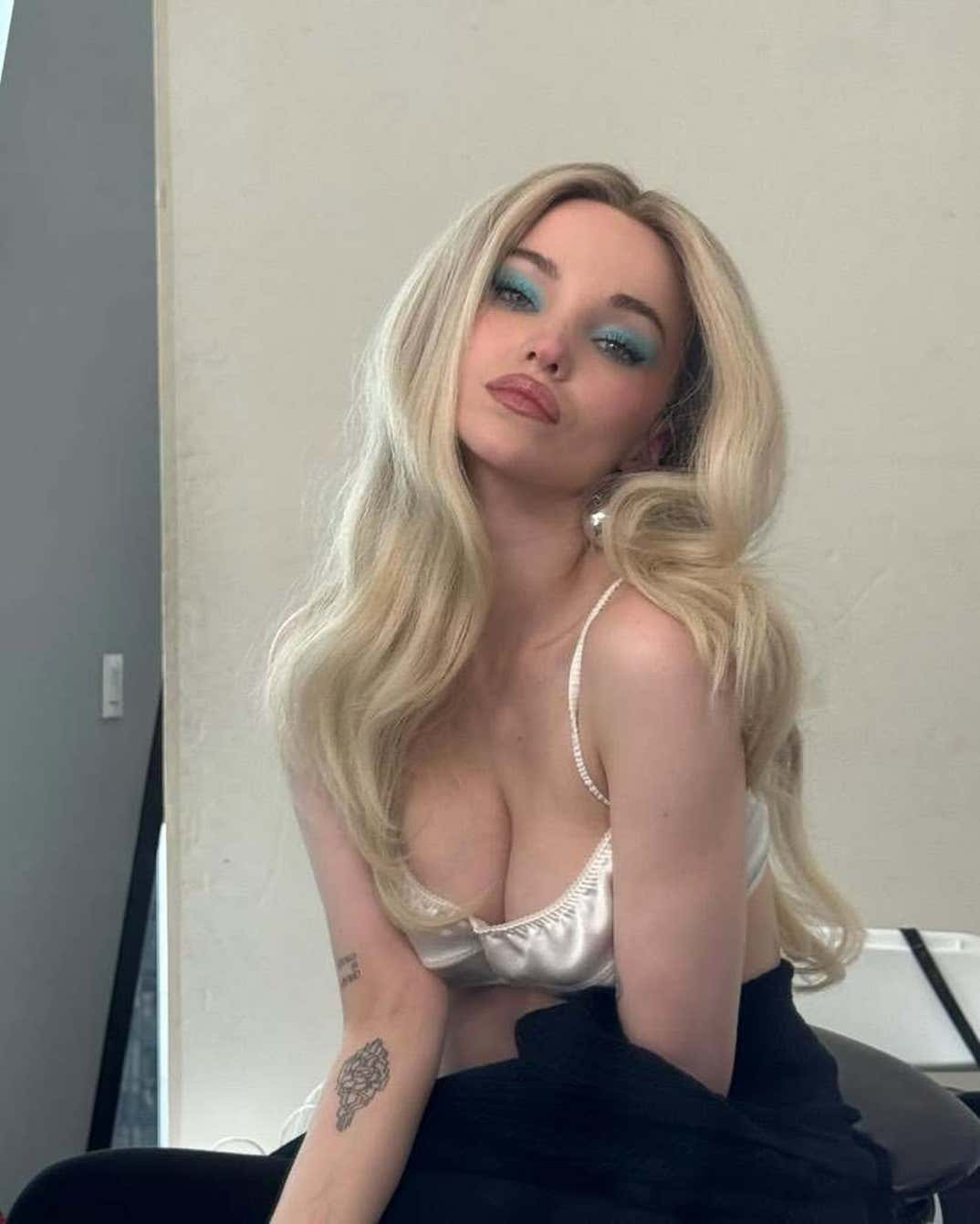 0106 Dove Cameron Hot Shots 9