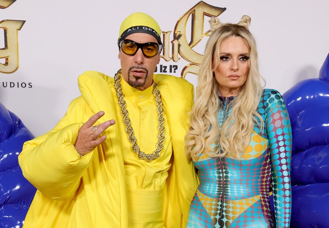 1015 Sasha Baron Cohen Who Iz I 1