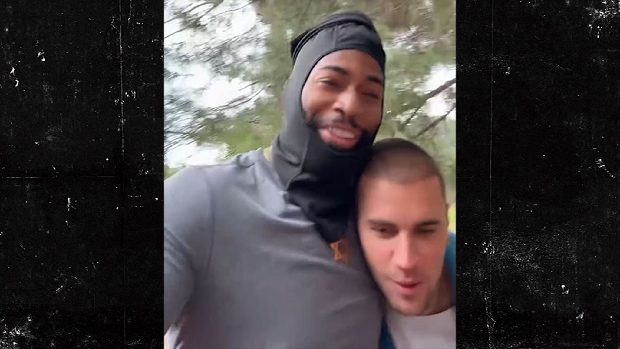 Justin Bieber Helps Stranded Driver on the Side of the Road