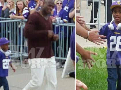 0921_2_prim_adrian_peterson_son_photos_launch