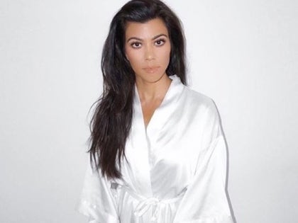 0309_kourtney_kardashian_robe_02