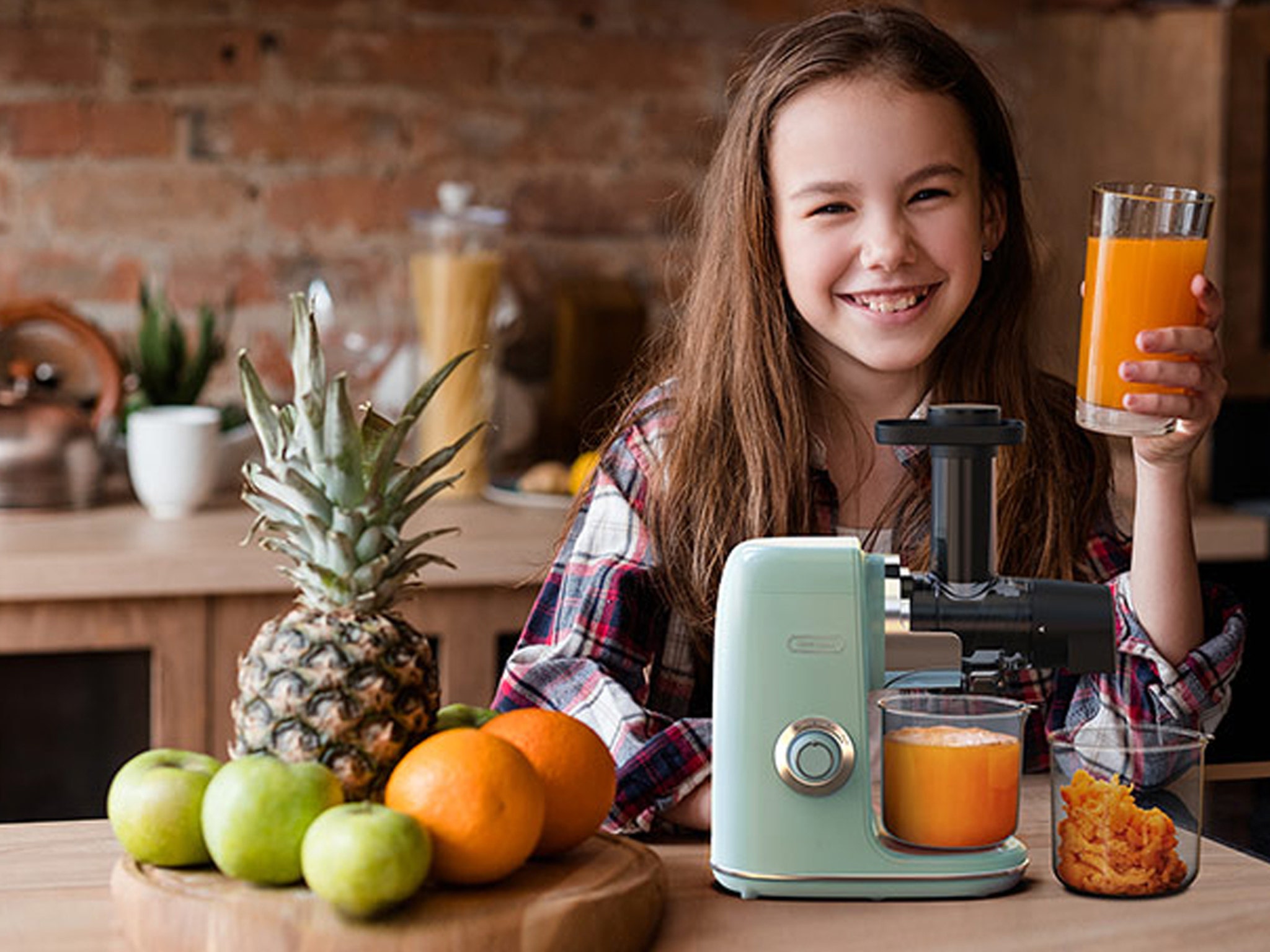 This Kitchen Bundle Includes A Kettle, Toaster & Slow Juicer!