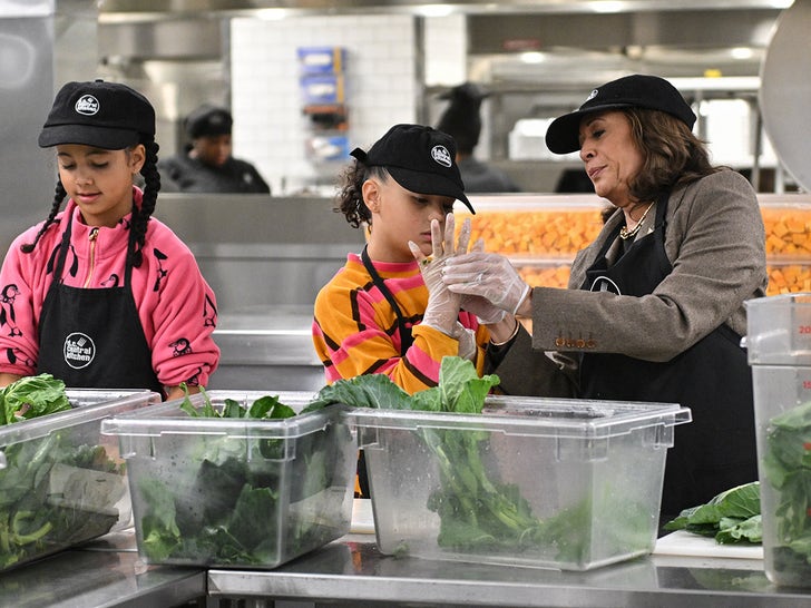 kamala harris food bank dc dapur pusat