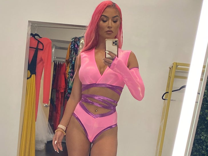 1009-Eva-Marie-Pink-Ring-SUB