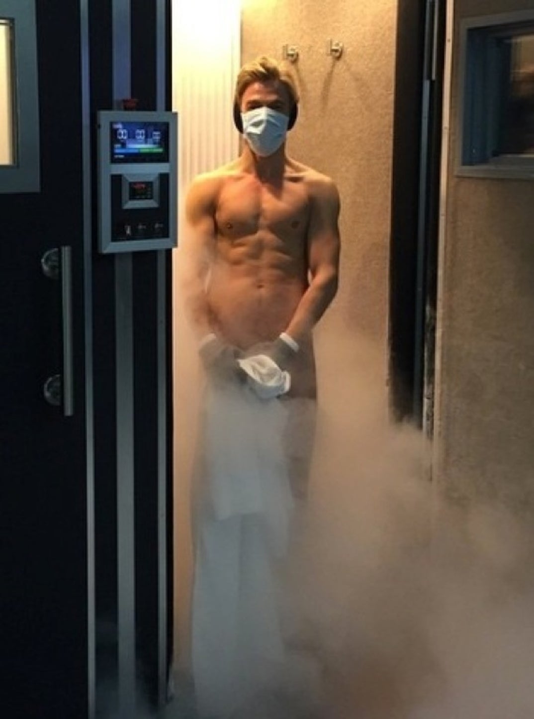 1206_derek_hough_shirtless08