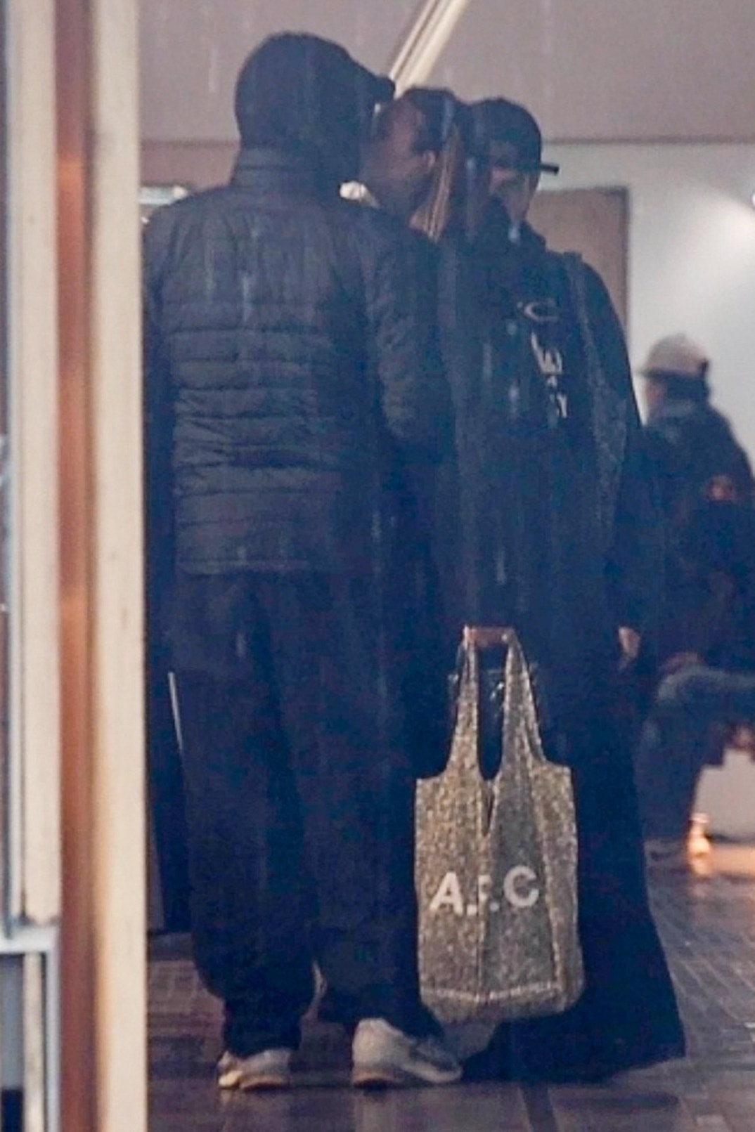 Leonardo DiCaprio and Vittoria Ceretti 4