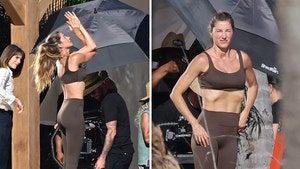 Gisele-Bündchen-gallery-launch-backgrid-1