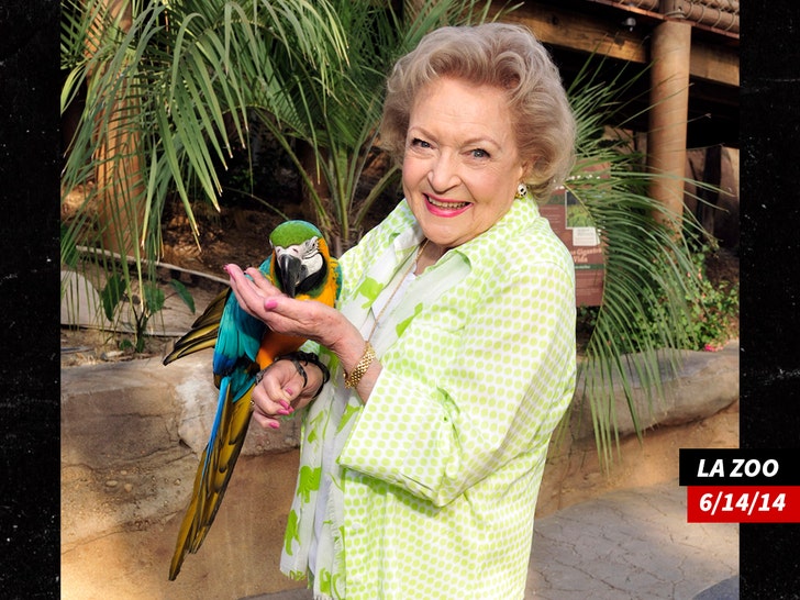 0118-betty white la zoo getty4