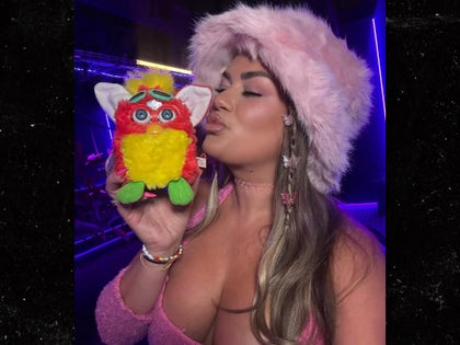 0911-Brittany-Cartwright-In-Pink-PRIMARY