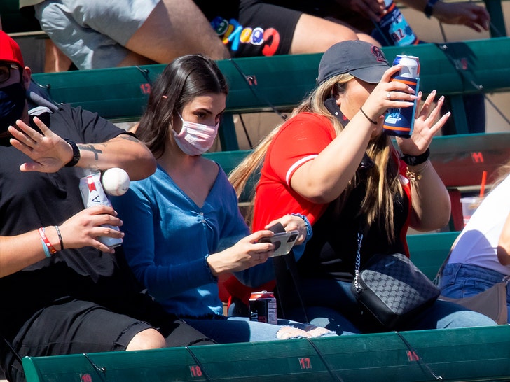 Foul ball lands in fan's beer, 08/04/2022