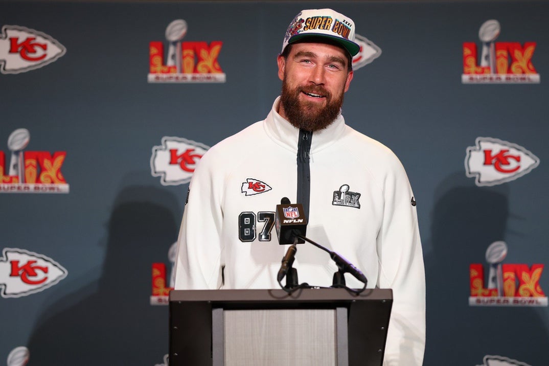 Travis Kelce On The Field 23