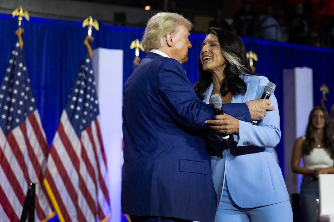 Donald Trump And Tulsi Gabbard Together 2