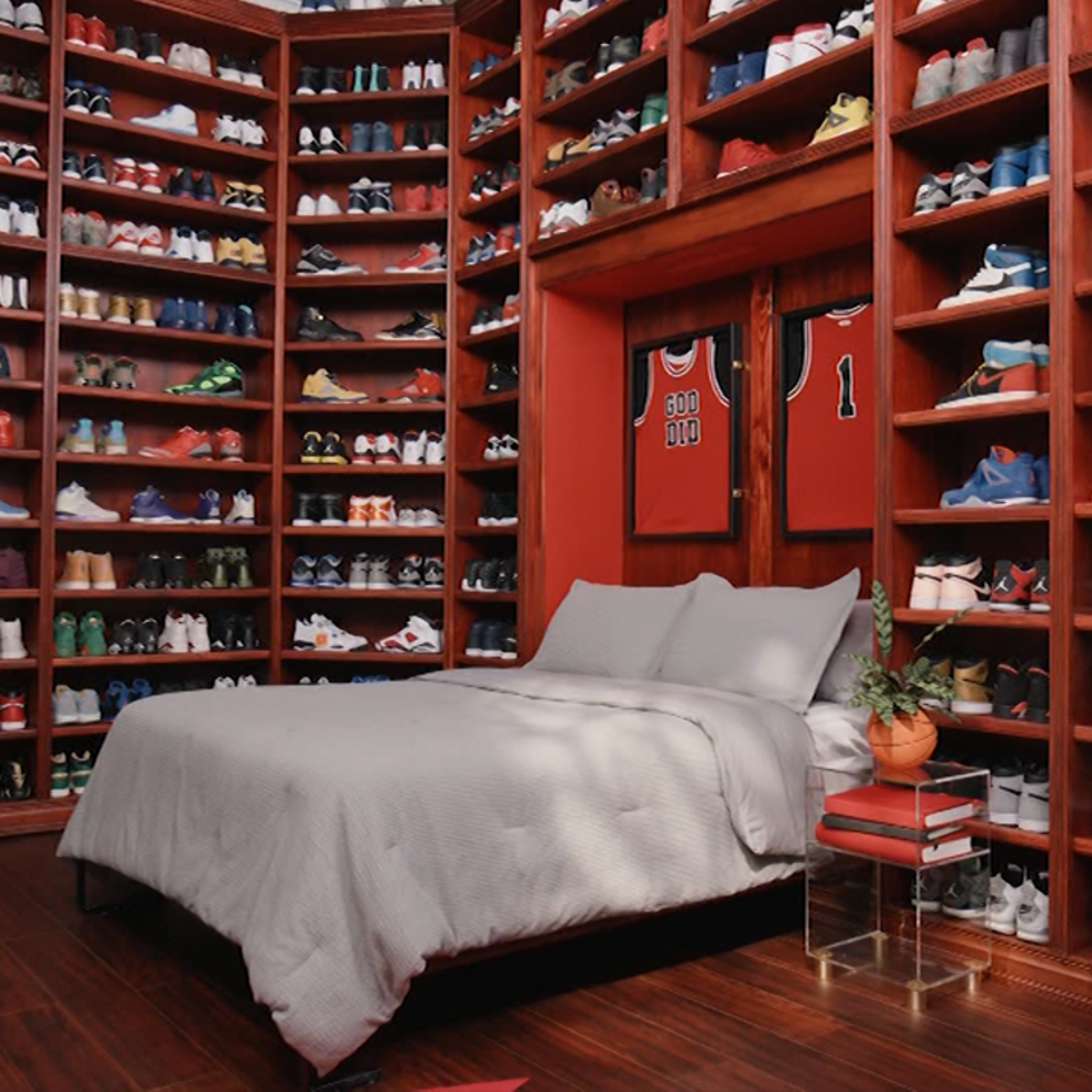 Duerme dentro del legendario armario de zapatillas de DJ Khaled en